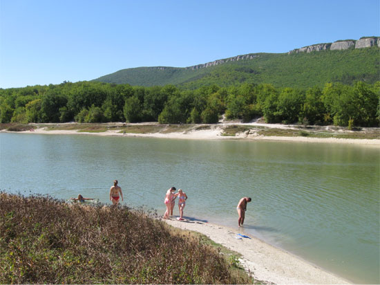 Купание в озере