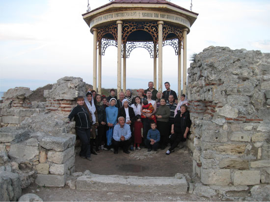 Паломники на месте крещения кн. Владимира Паломники на месте крещения кн. Владимира