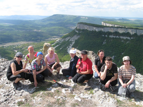 Паломники на вершине Тепе-Кермен