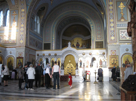 Паломники во Владимирском соборе