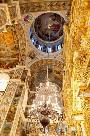 В Успенском соборе Лавры