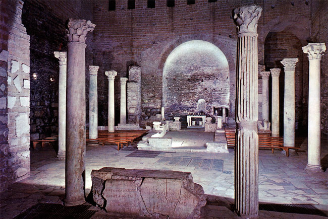 Базилика в катакомбах святой Домитиллы