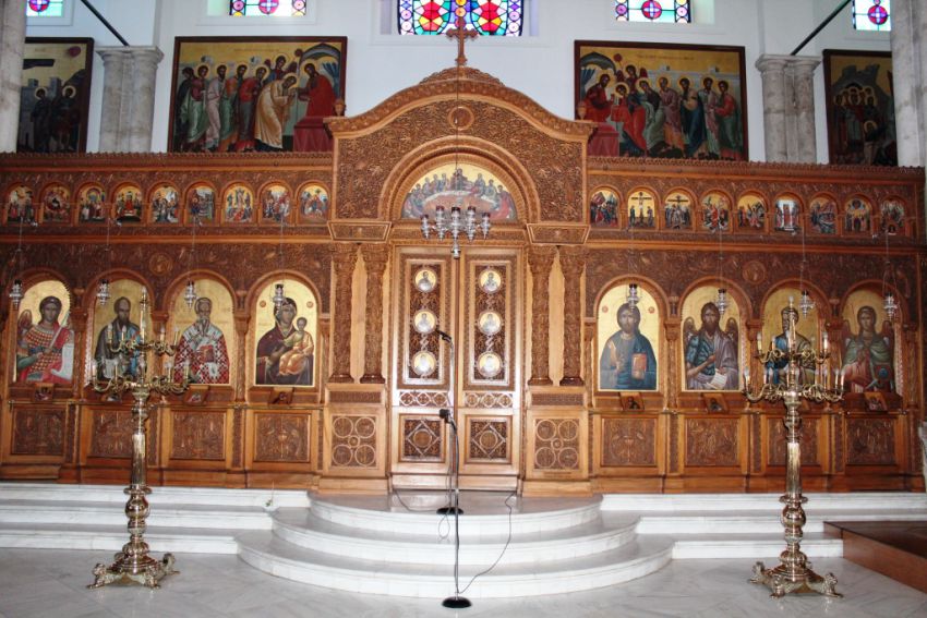 Иконостас в храме апостола Тита