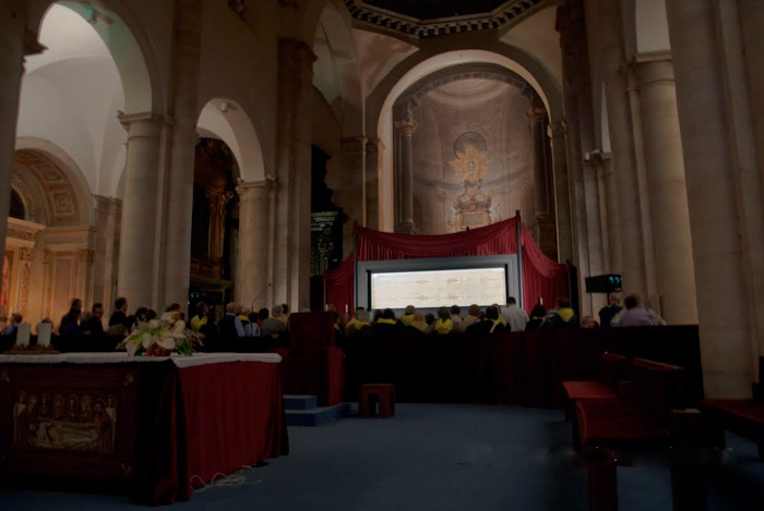 Поклонение Туринской Плащанице